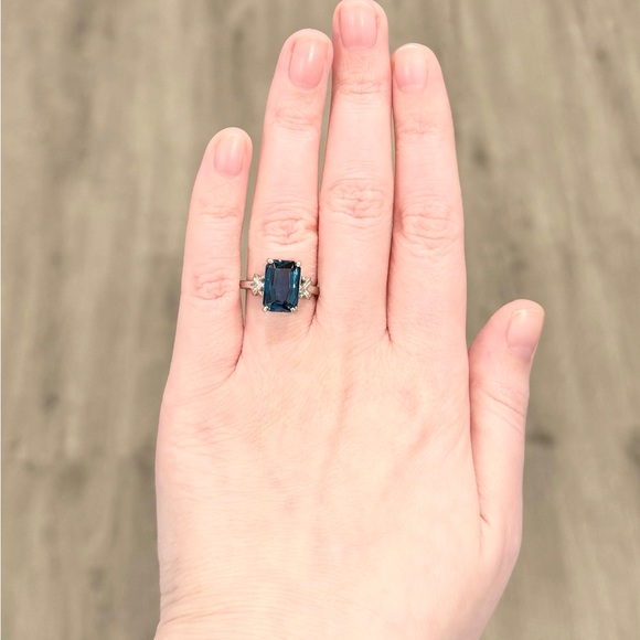 10K London Blue Topaz large 12x8mm Radiant rectangular cut white gold ring - Picture 9 of 10
